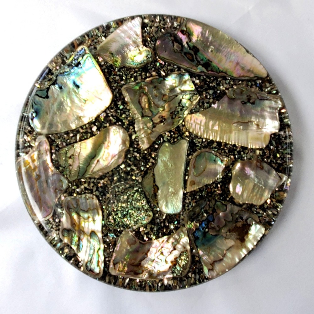 VTG Abalone Shell Round Trivet Black Base 8-Inch Handcrafted Betty's Shells - Picture 10 of 13